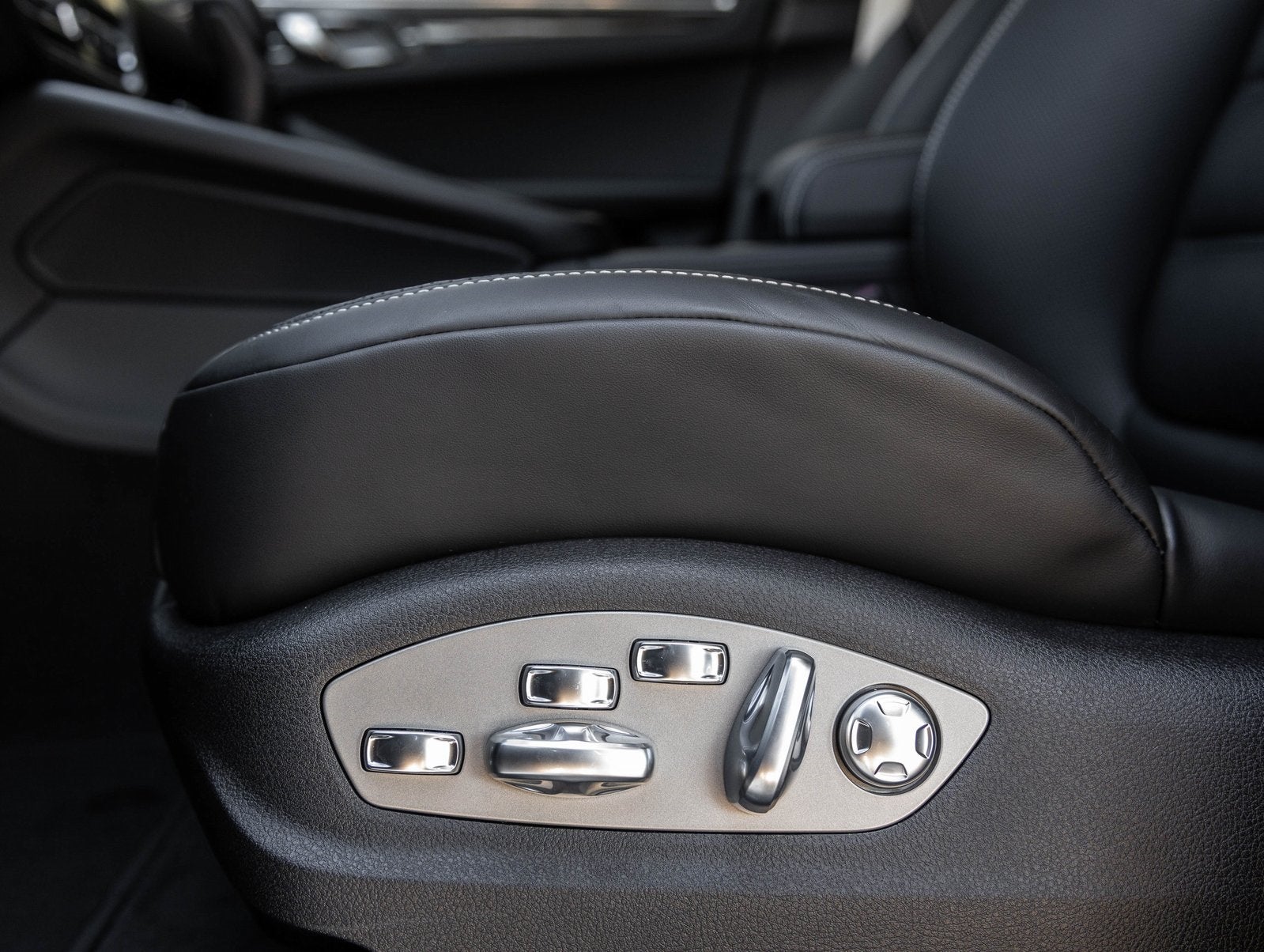 2026 Porsche Macan Macan GTS