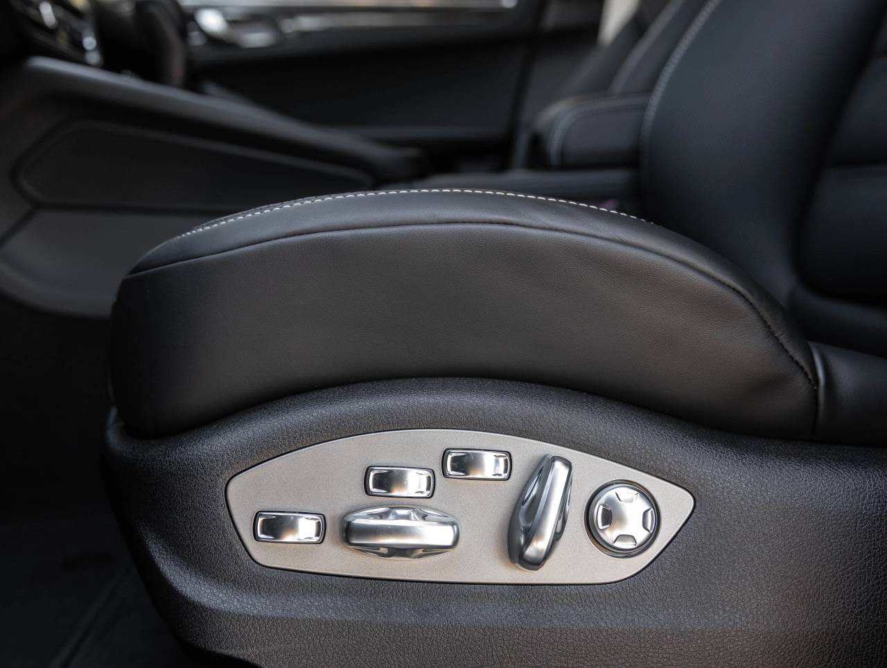 2026 Porsche Macan Macan GTS