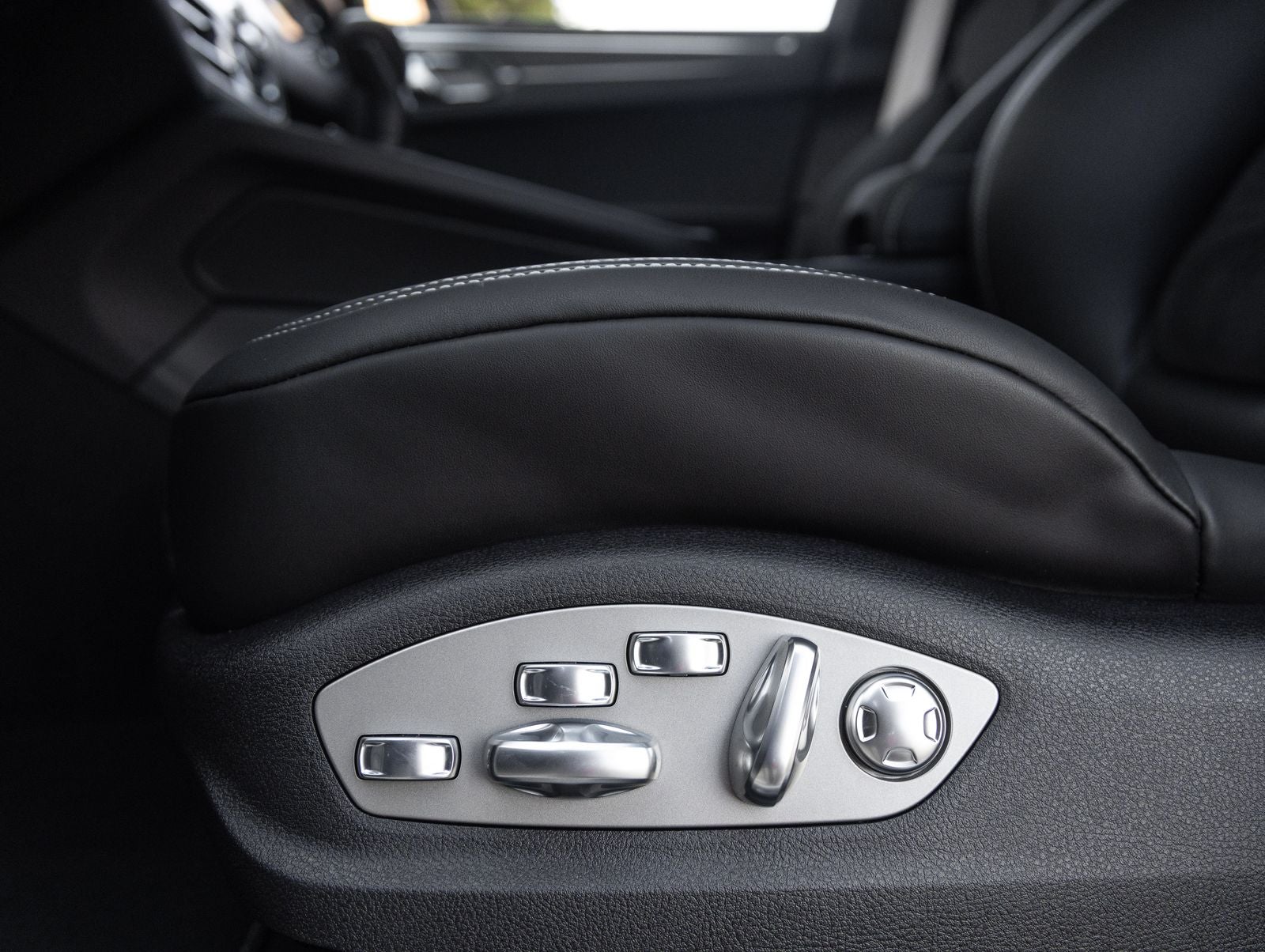 2026 Porsche Macan Macan GTS