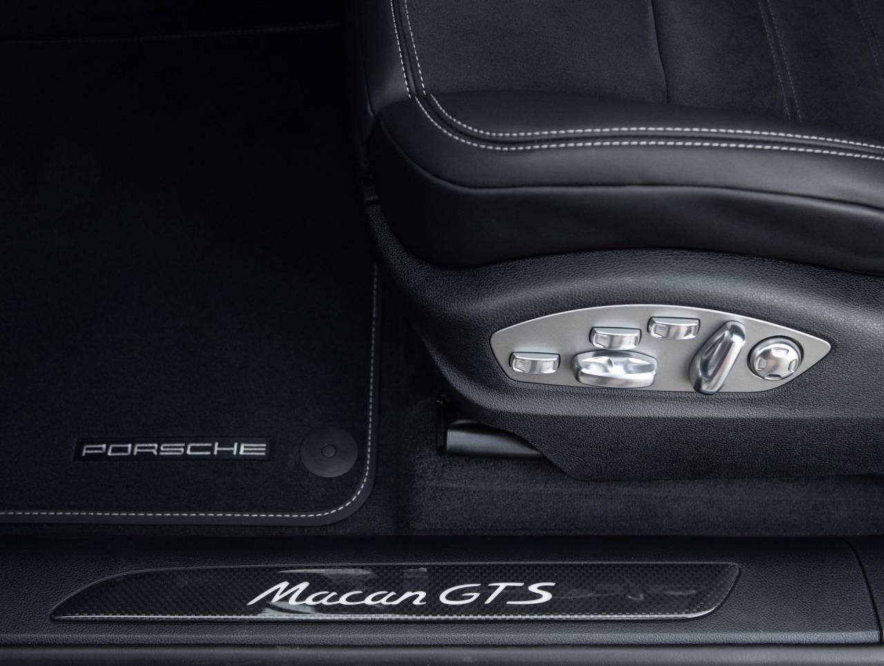 2026 Porsche Macan Macan GTS