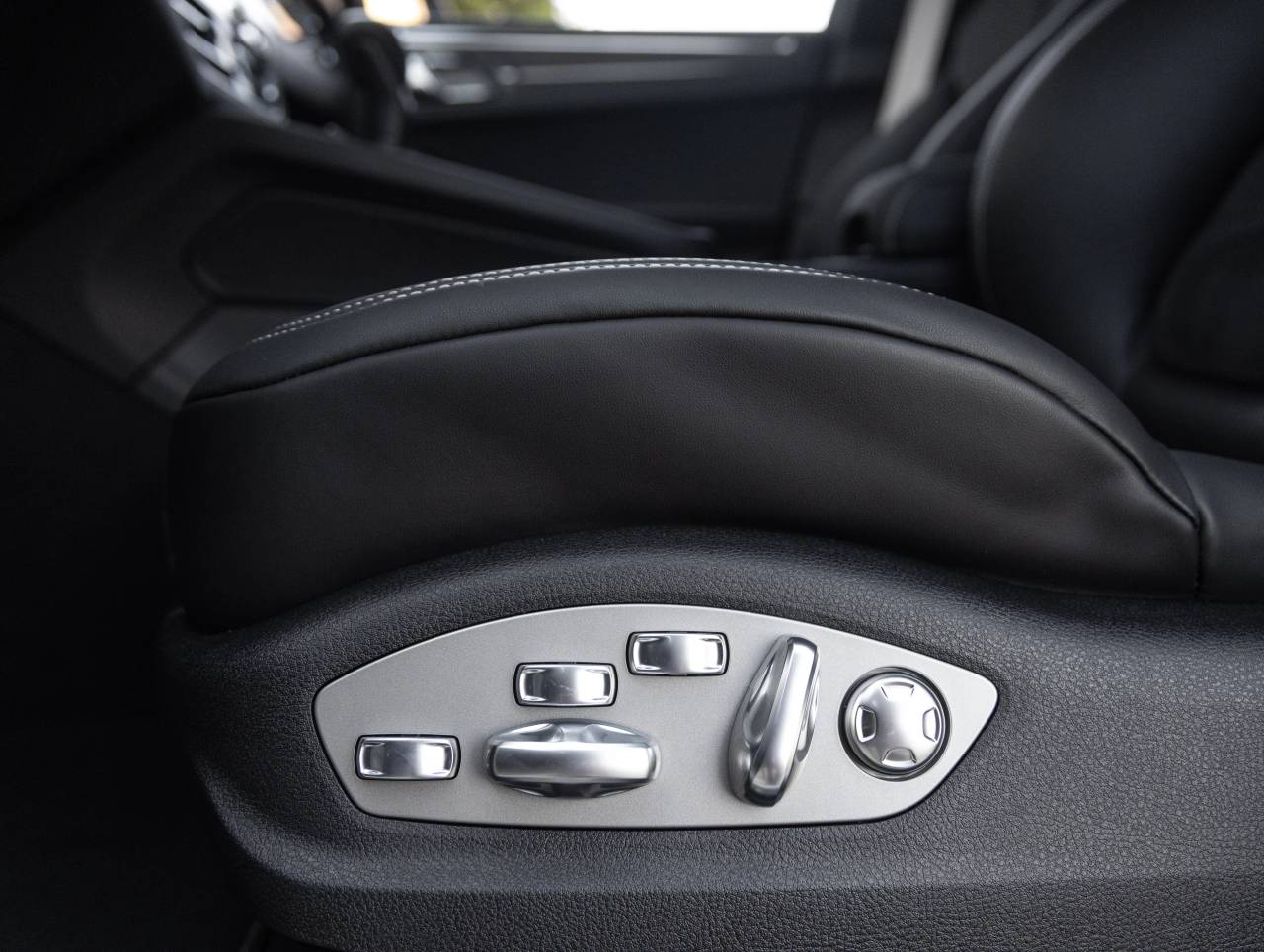 2026 Porsche Macan Macan GTS