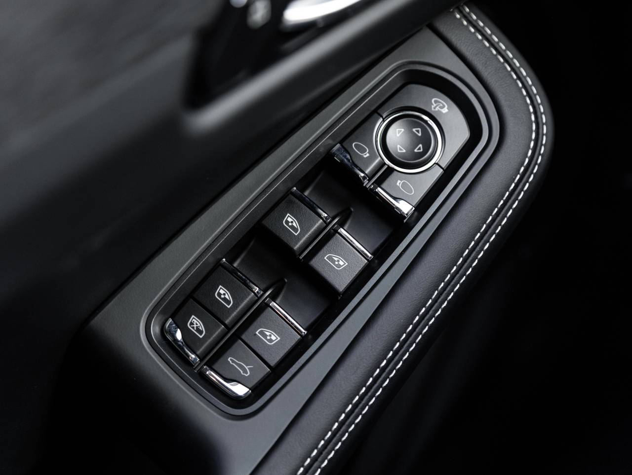 2026 Porsche Macan Macan GTS