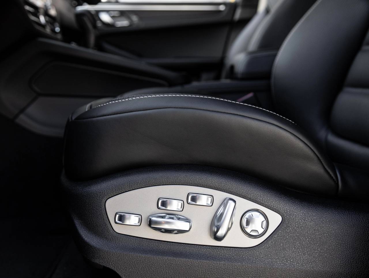 2026 Porsche Macan Macan GTS