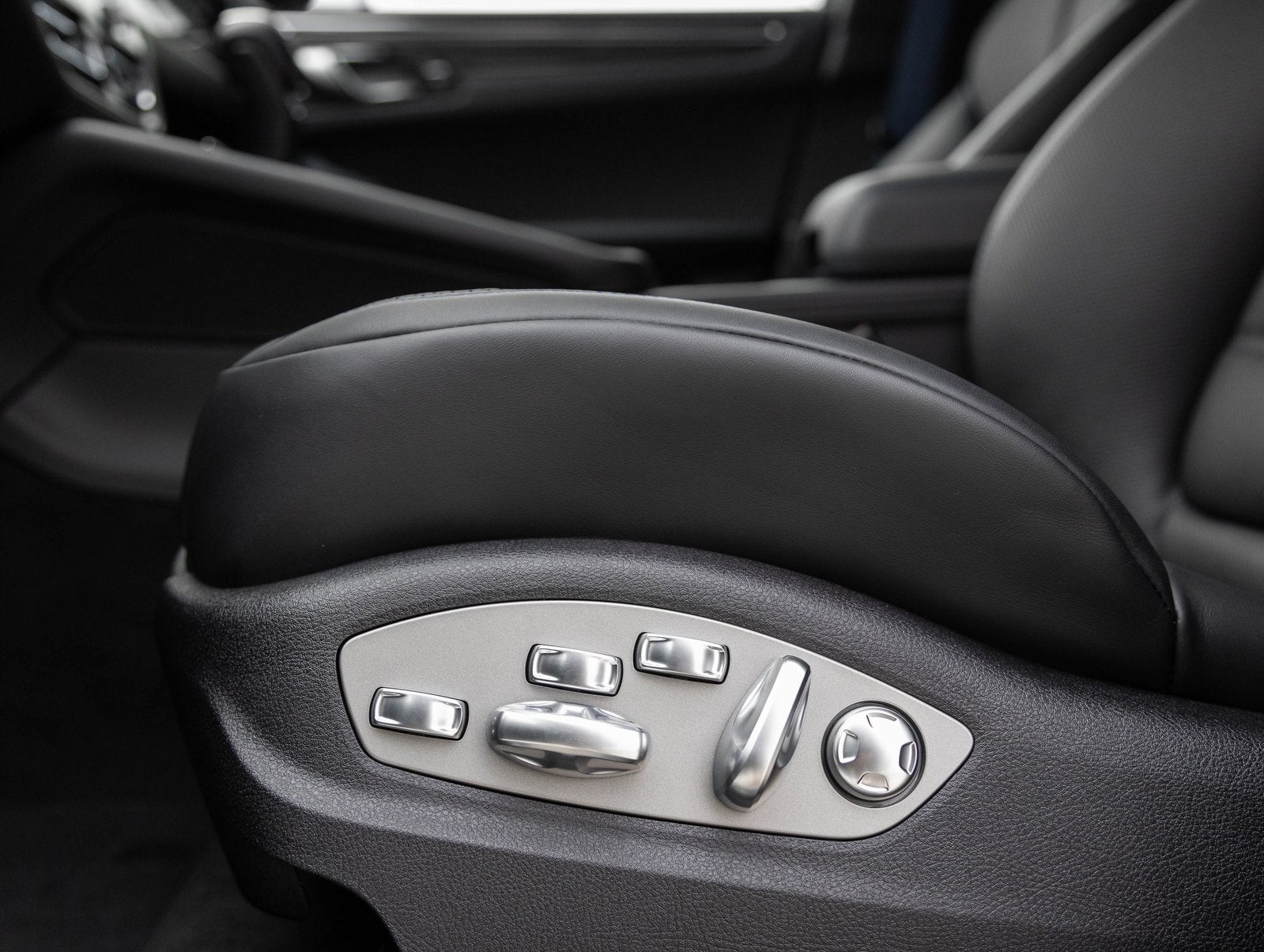 2026 Porsche Macan Macan GTS