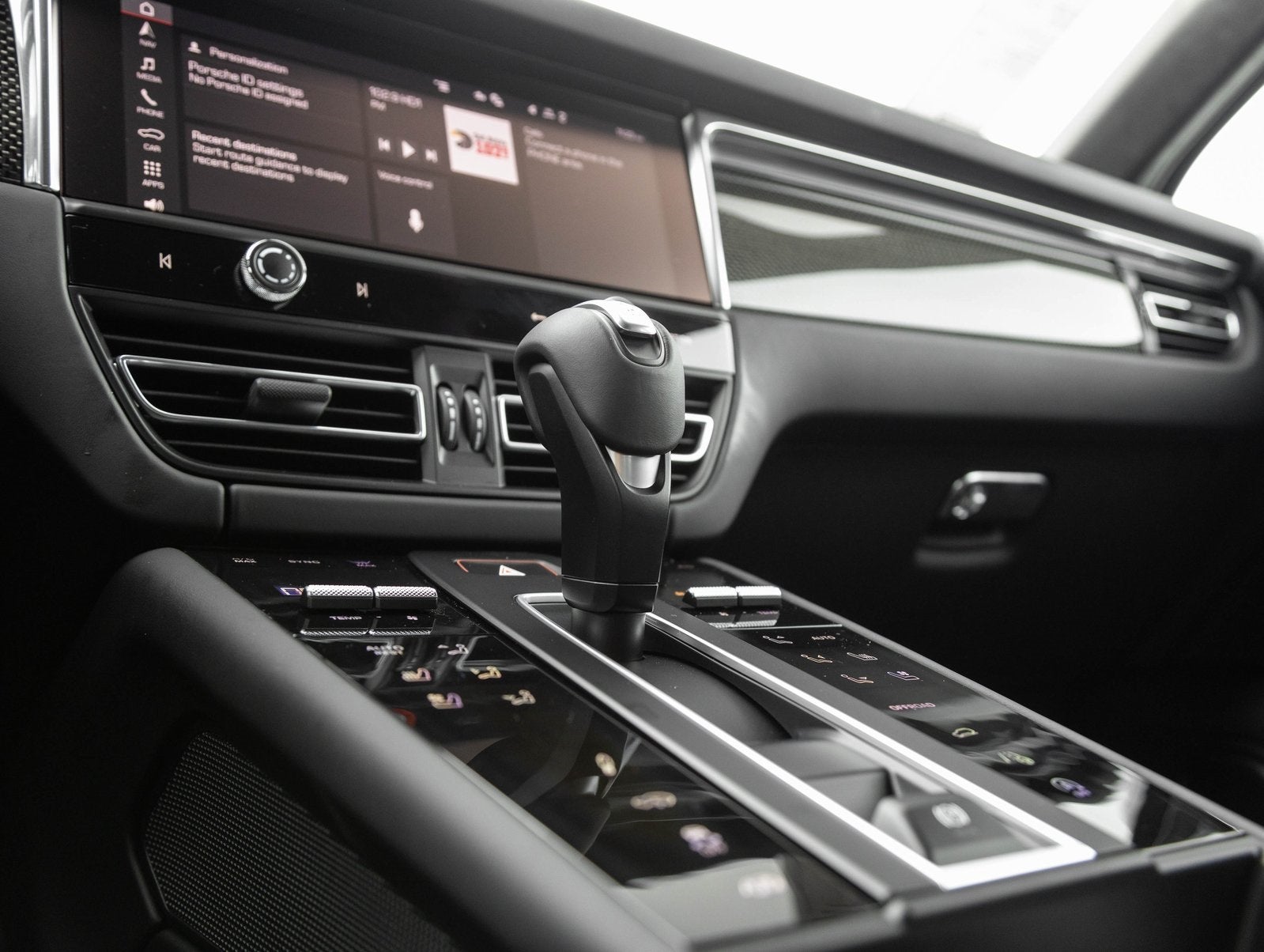 2026 Porsche Macan Macan GTS