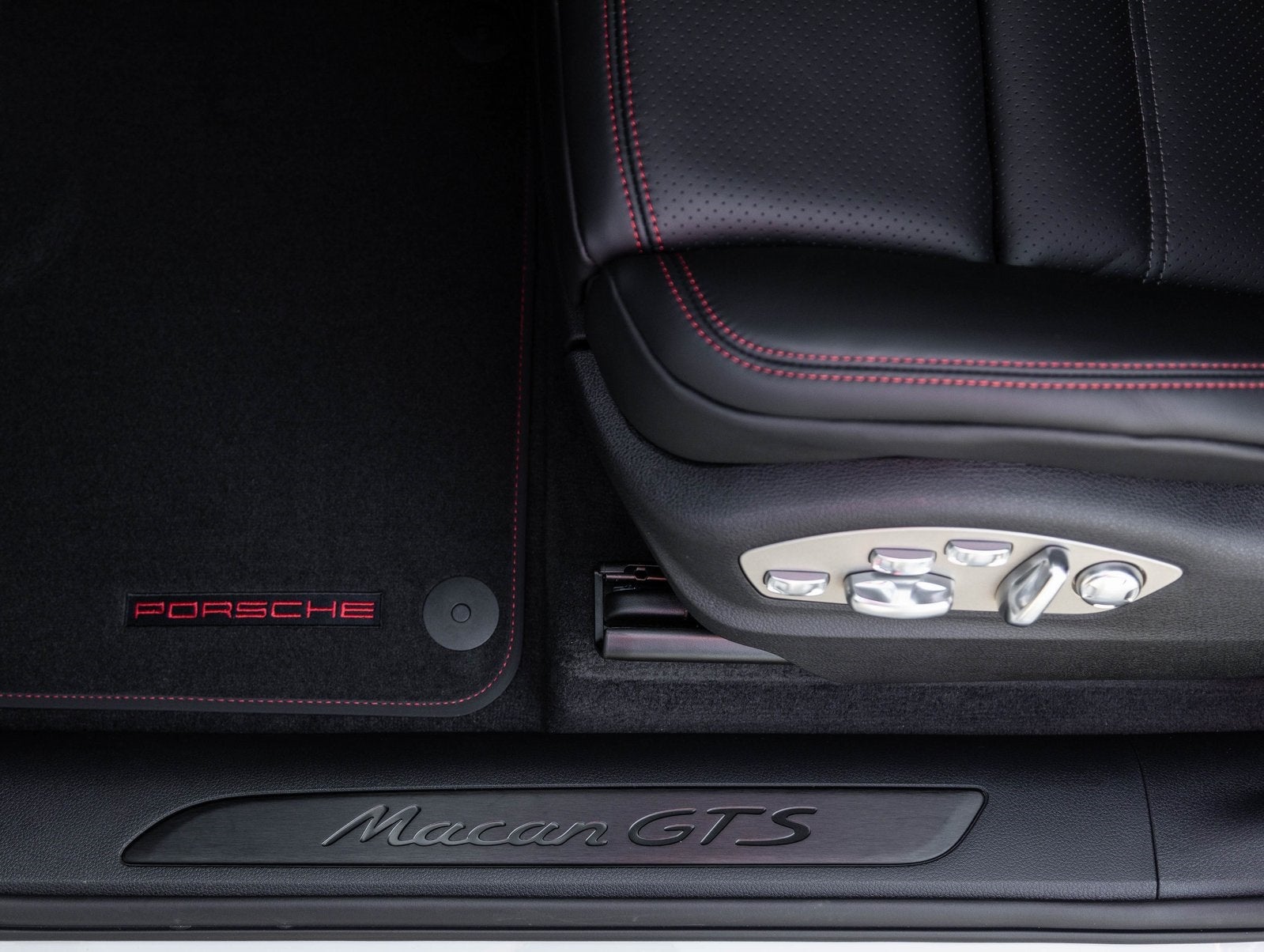 2026 Porsche Macan Macan GTS