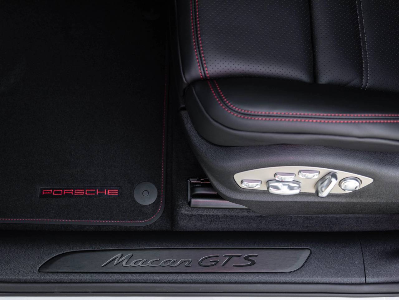 2026 Porsche Macan Macan GTS