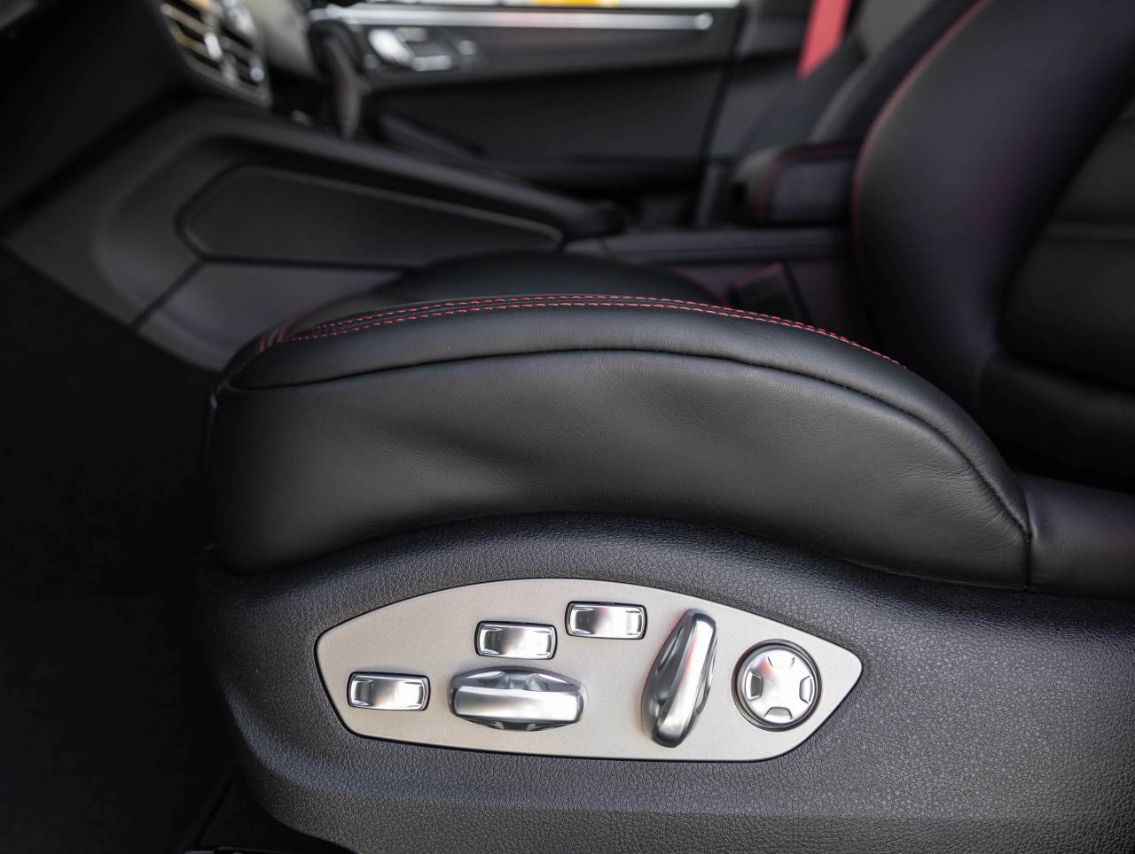 2026 Porsche Macan Macan GTS