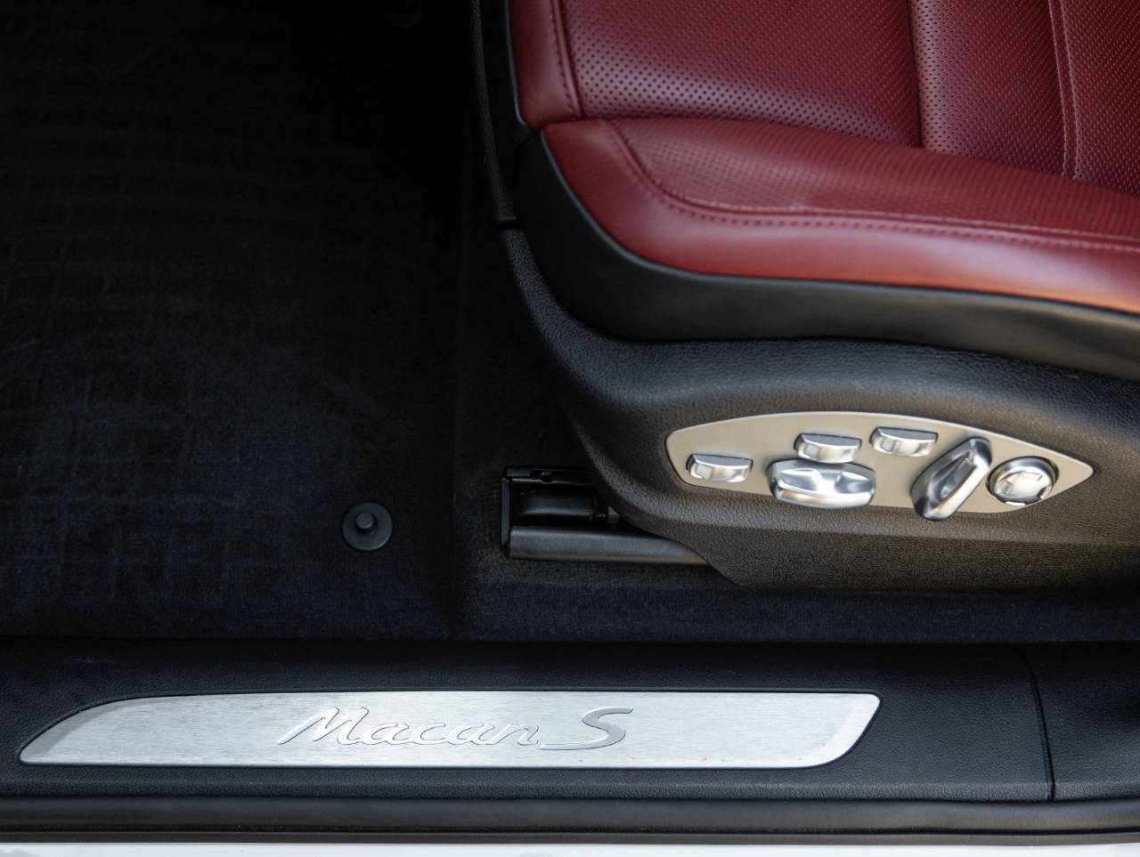 2025 Porsche Macan Macan S