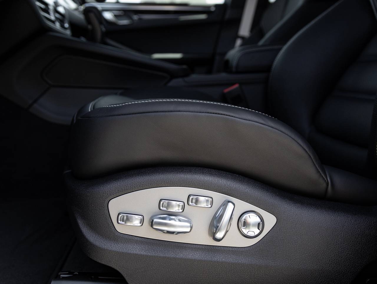 2025 Porsche Macan Macan S