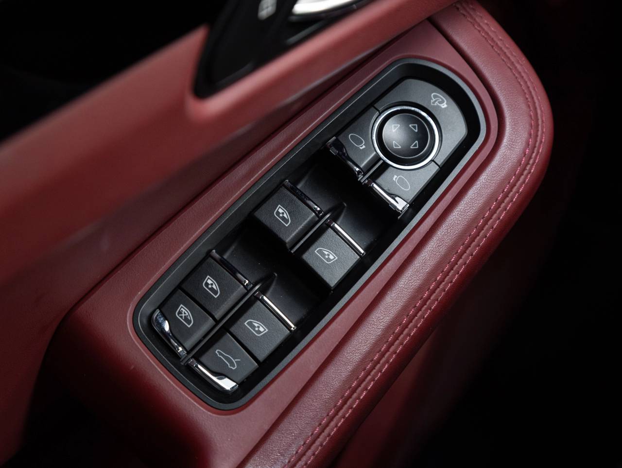 2023 Porsche Macan S