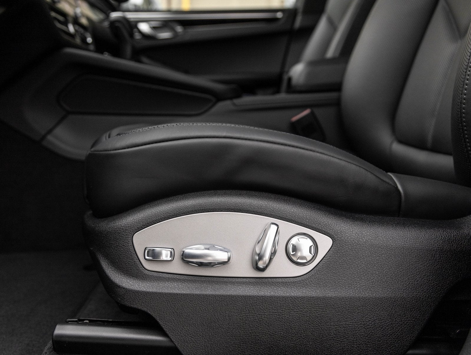 2026 Porsche Macan Macan S