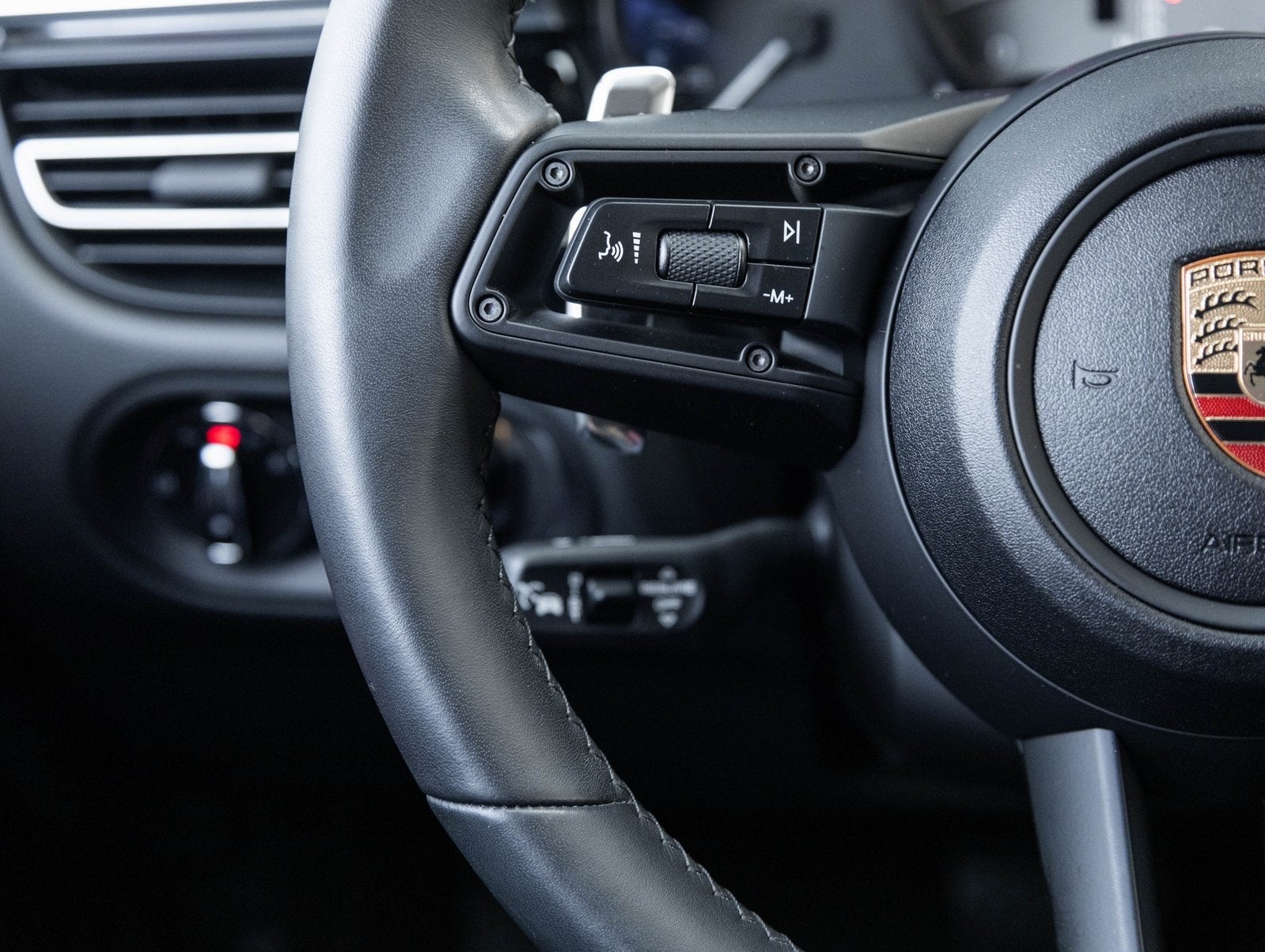 2025 Porsche Macan Macan S