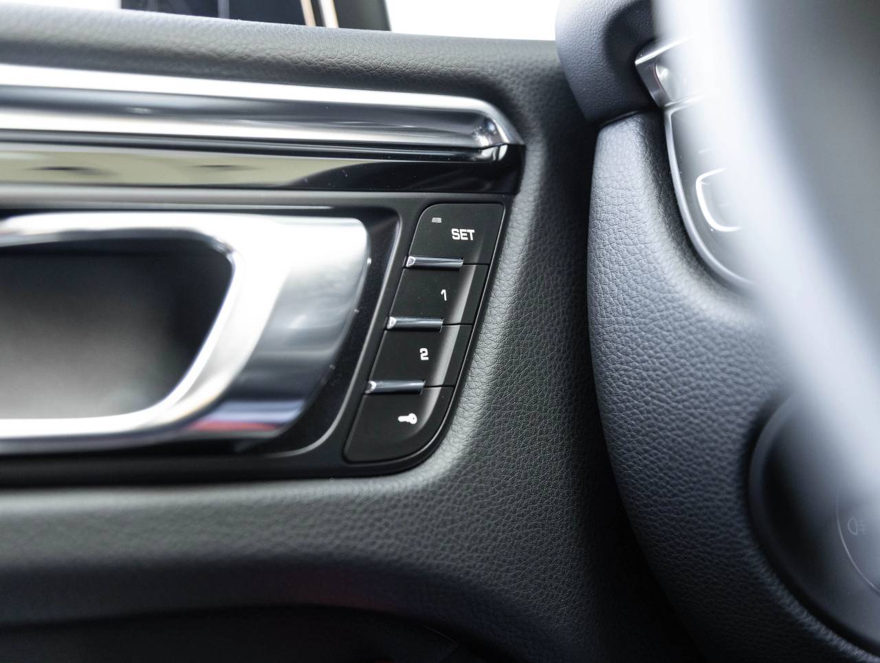 2025 Porsche Macan Macan S