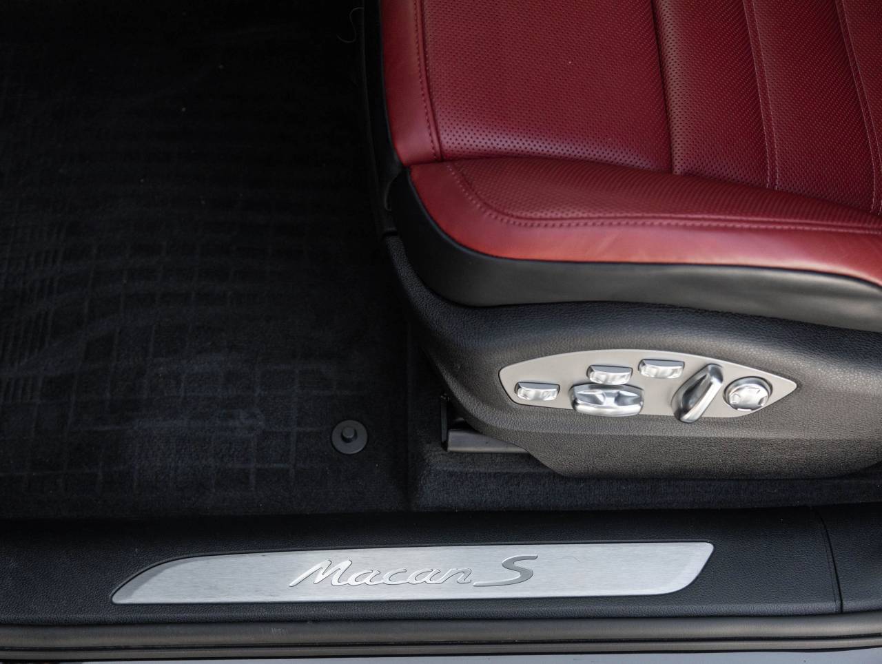 2025 Porsche Macan Macan S