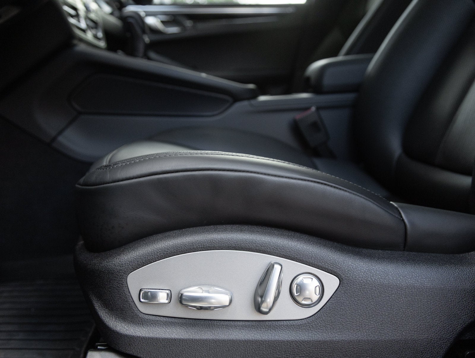 2026 Porsche Macan Macan S
