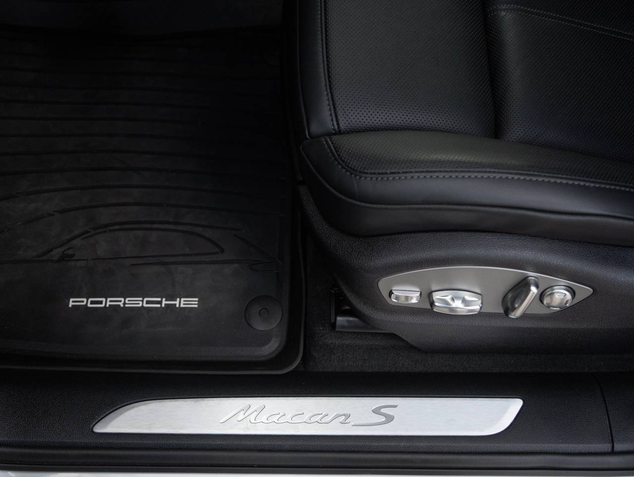 2026 Porsche Macan Macan S