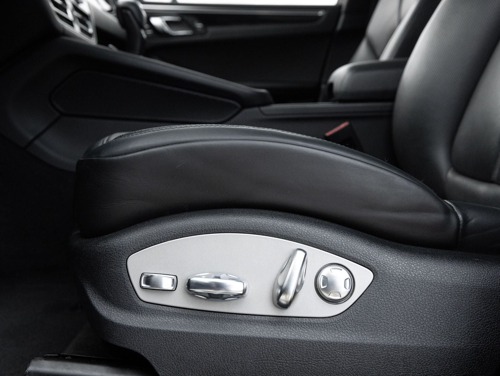 2023 Porsche Macan S