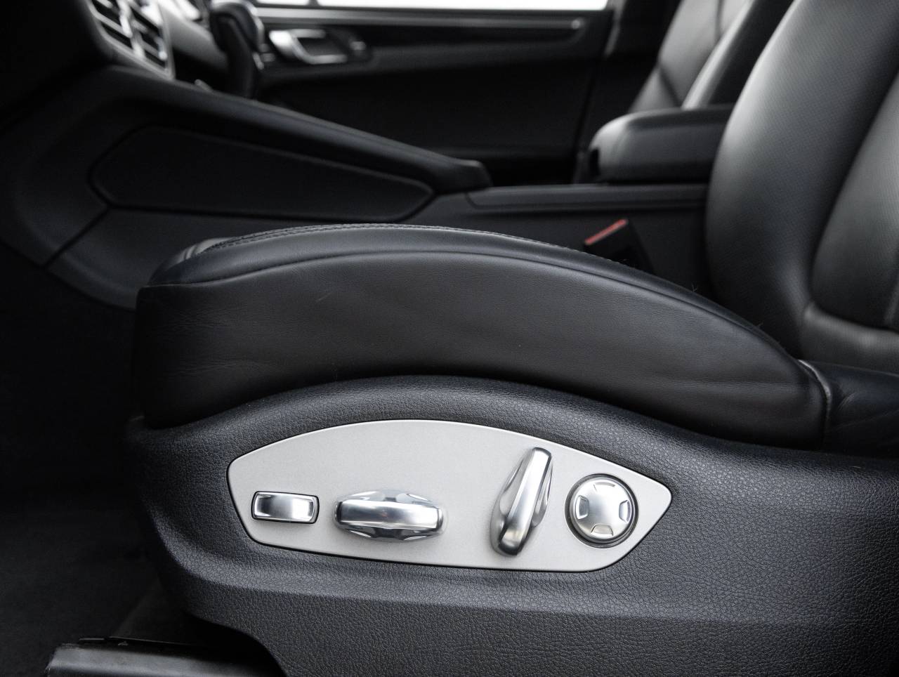 2023 Porsche Macan S