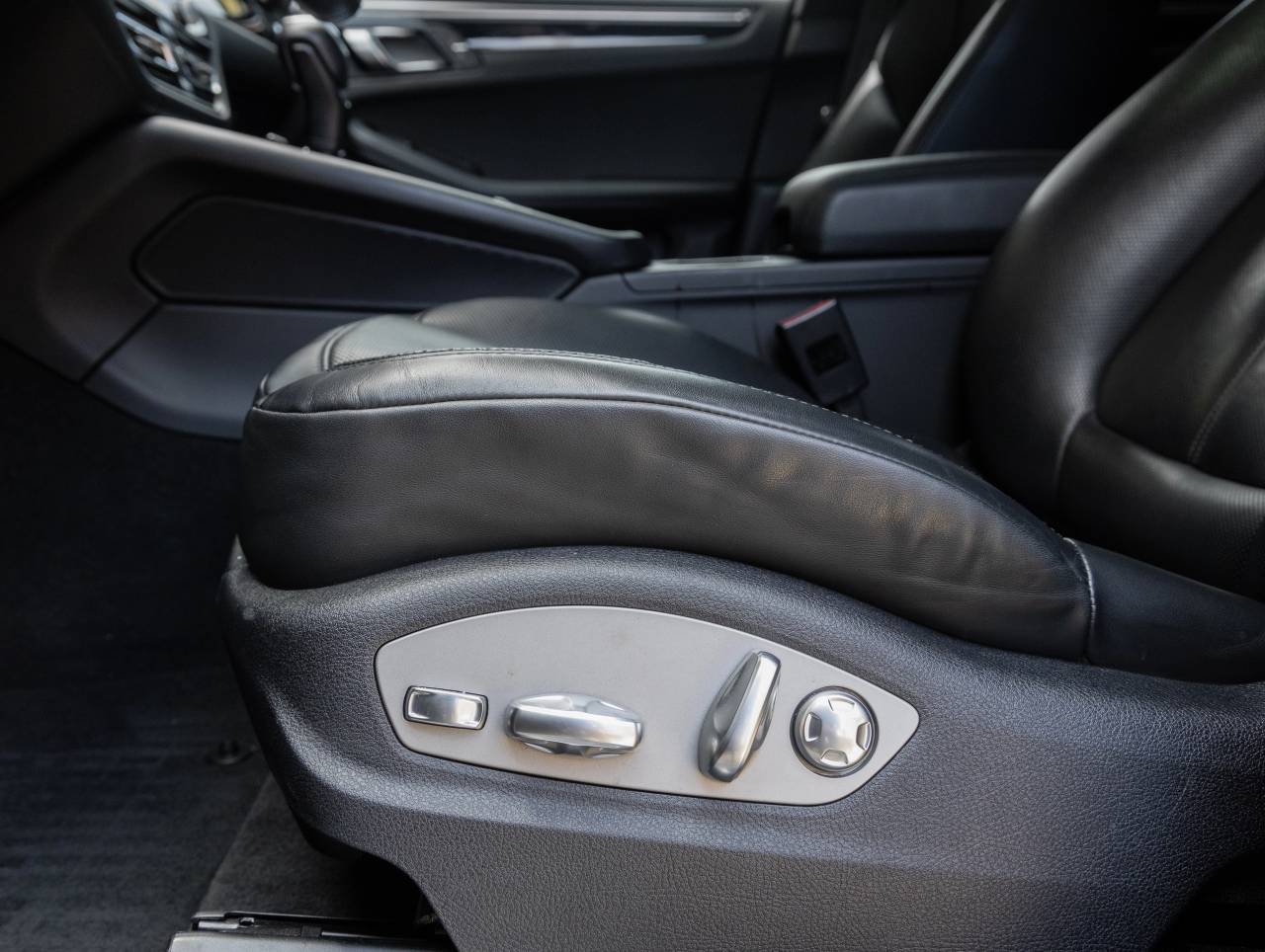 2023 Porsche Macan S