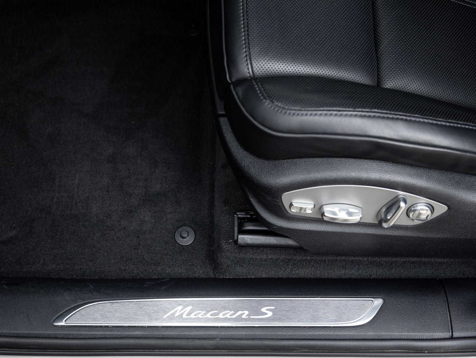 2023 Porsche Macan S