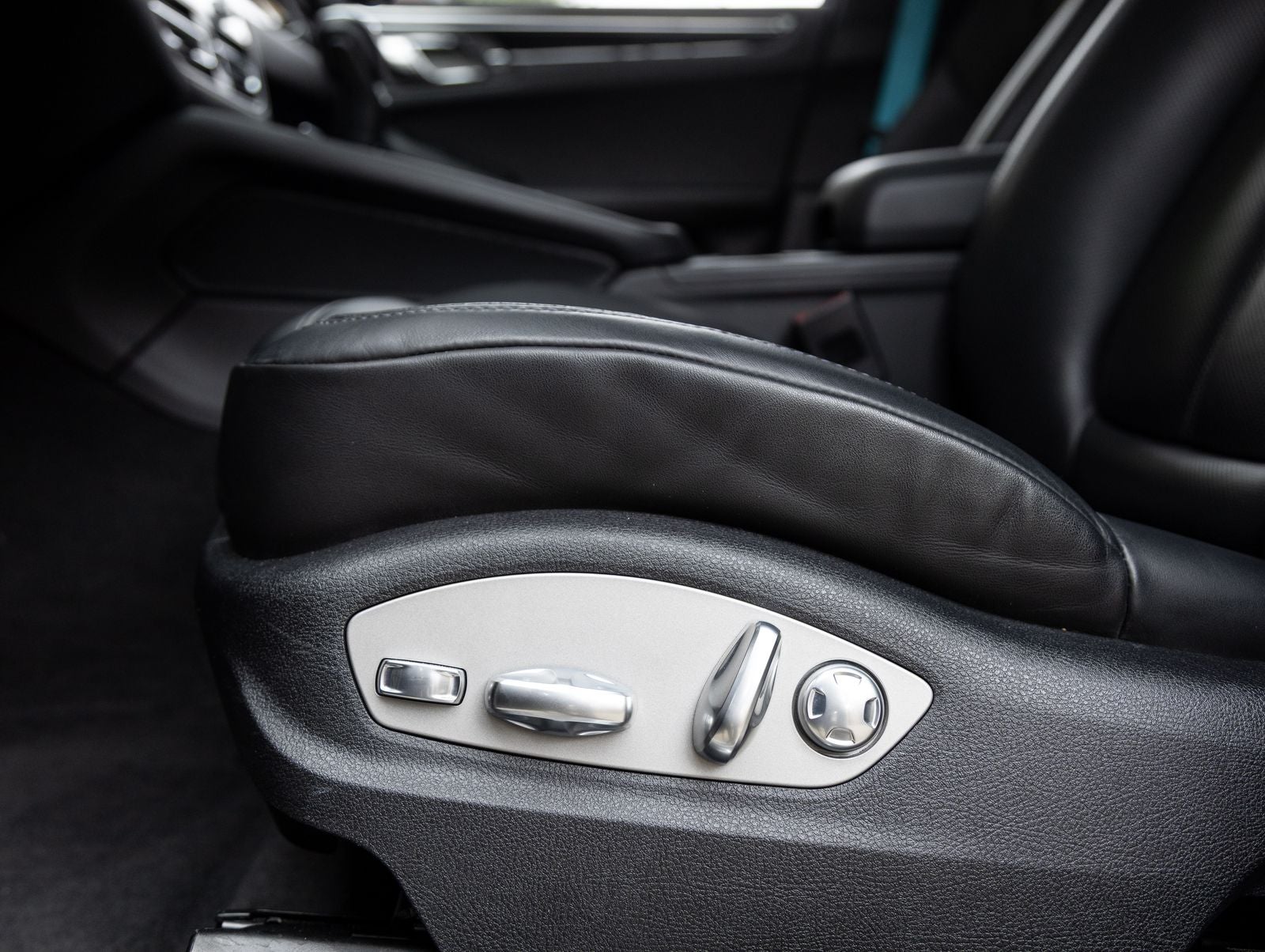 2023 Porsche Macan S