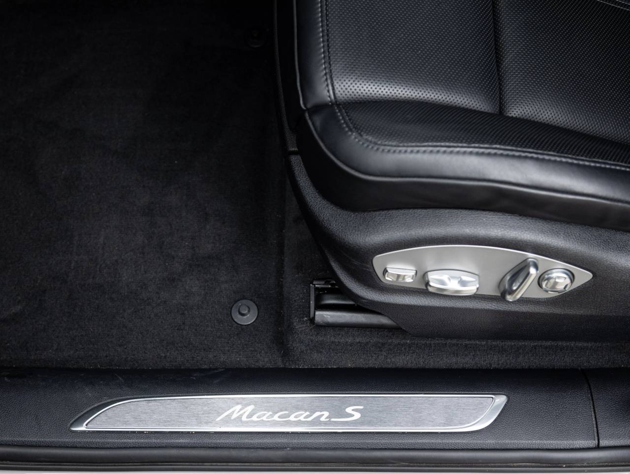 2023 Porsche Macan S