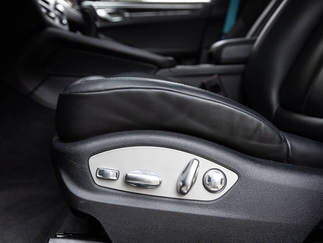 2023 Porsche Macan S