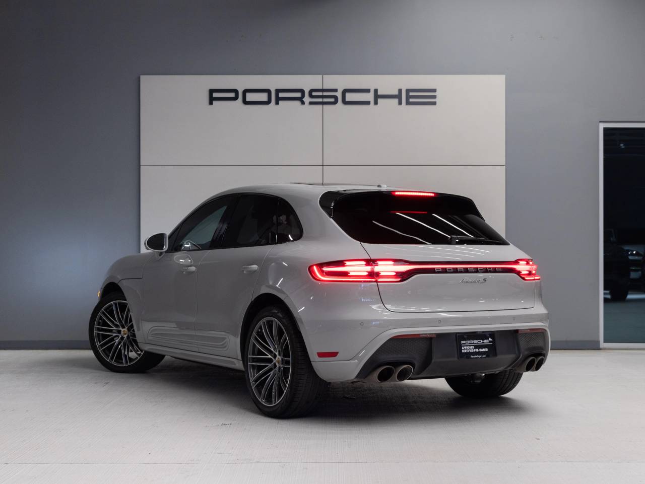 2023 Porsche Macan Macan S (MY23)