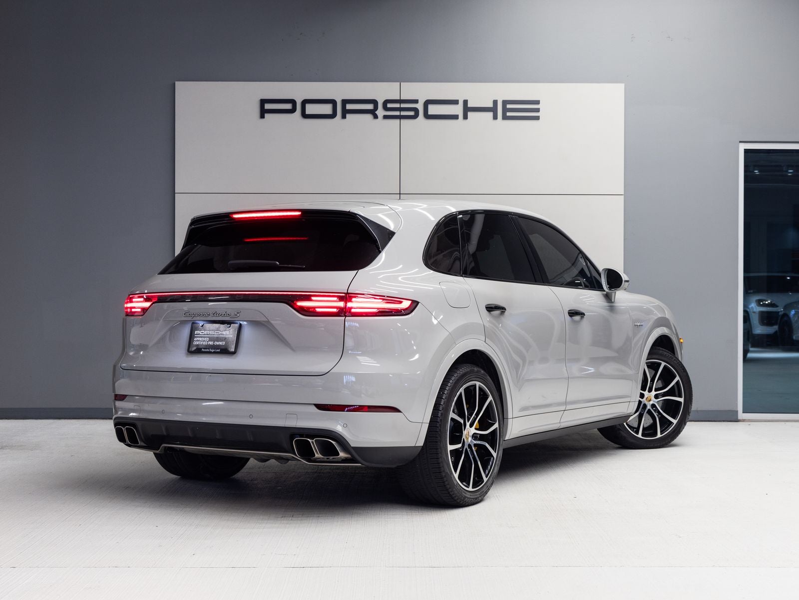 2022 Porsche Cayenne Cayenne Turbo S E-Hybrid