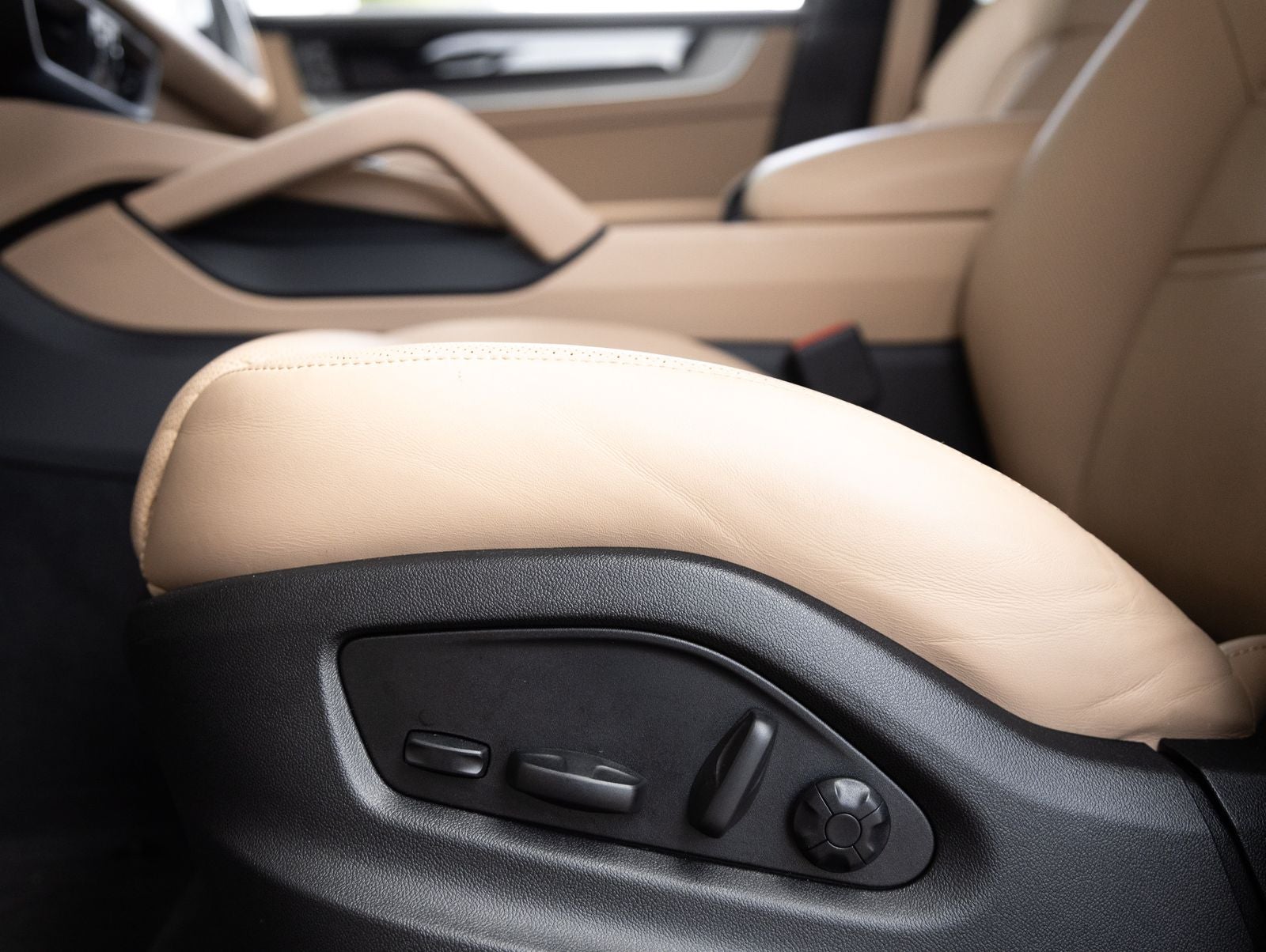 2025 Porsche Cayenne S