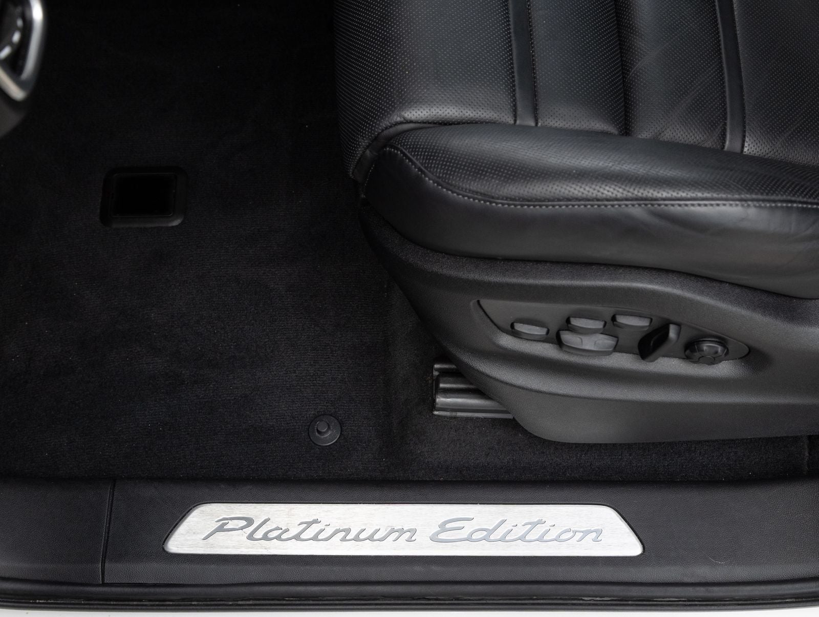 2023 Porsche Cayenne Coupe Platinum Edition