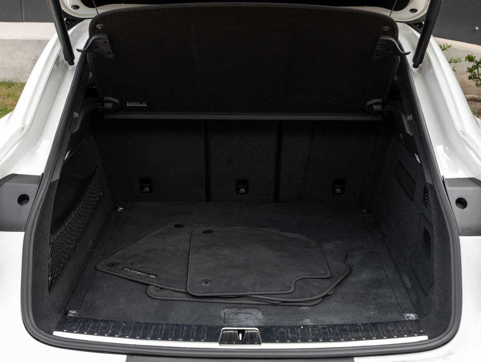 2023 Porsche Cayenne Coupe Platinum Edition