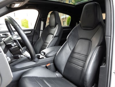 2023 Porsche Cayenne Coupe Platinum Edition