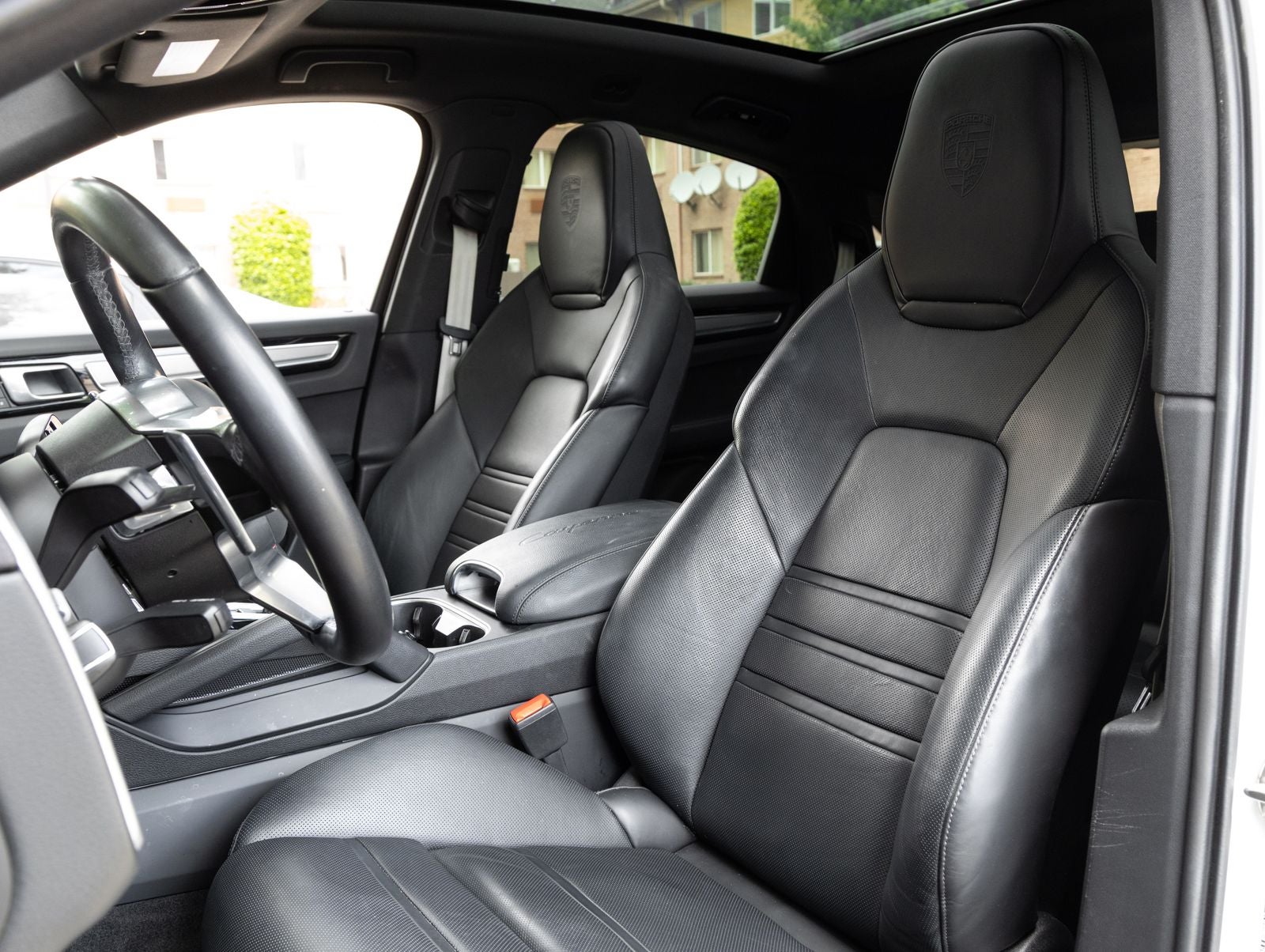 2023 Porsche Cayenne Coupe Platinum Edition