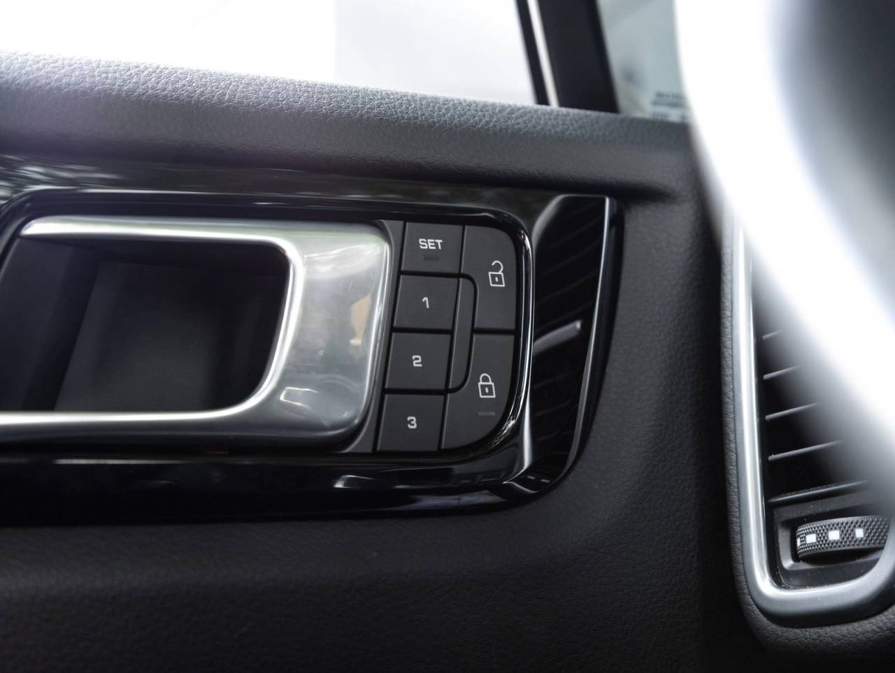 2023 Porsche Cayenne Coupe Platinum Edition