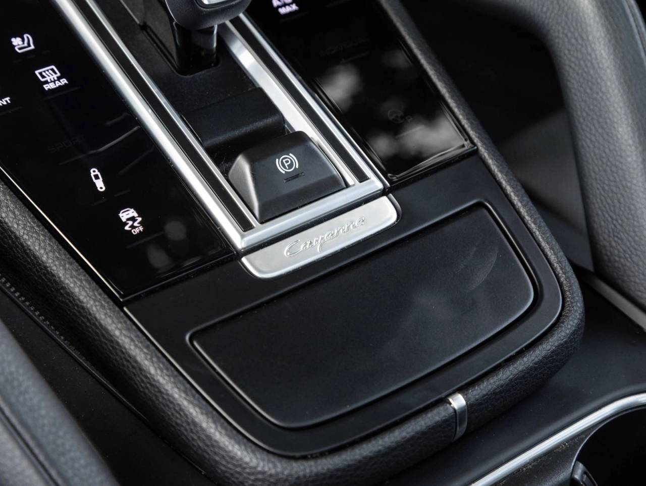 2023 Porsche Cayenne Coupe Platinum Edition