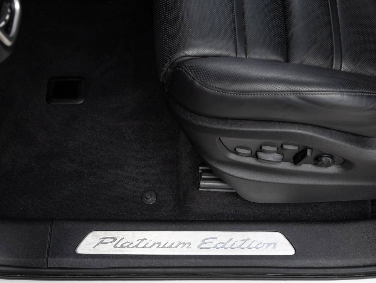 2023 Porsche Cayenne Coupe Platinum Edition