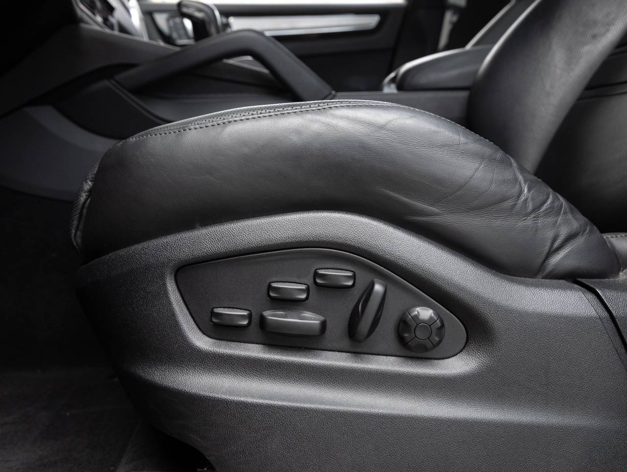 2023 Porsche Cayenne Coupe Platinum Edition