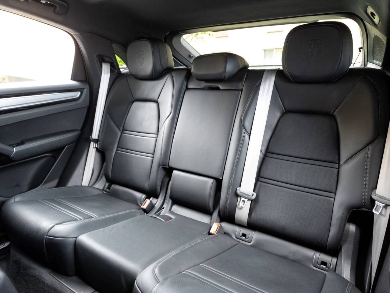 2023 Porsche Cayenne Coupe Platinum Edition