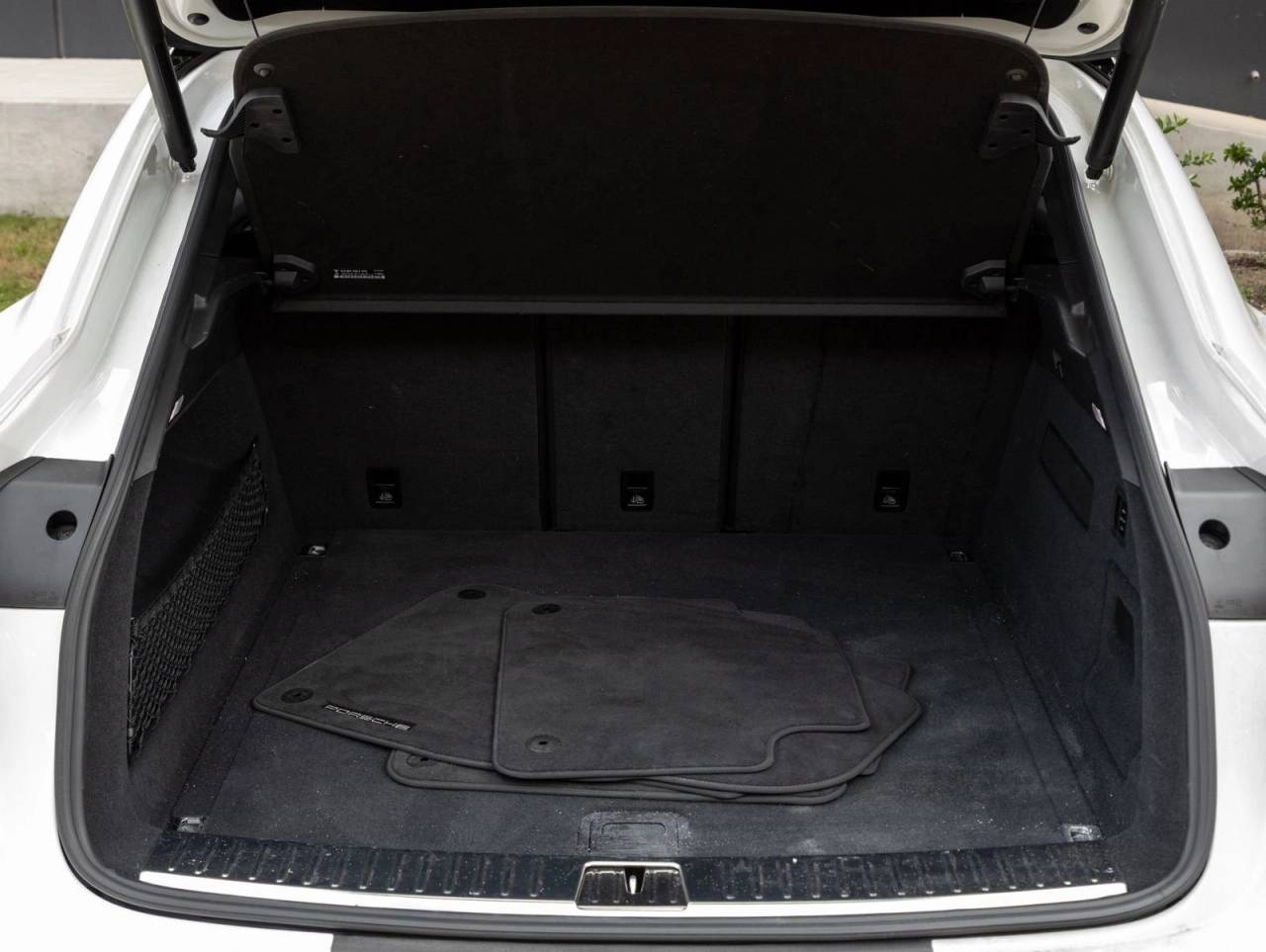 2023 Porsche Cayenne Coupe Platinum Edition