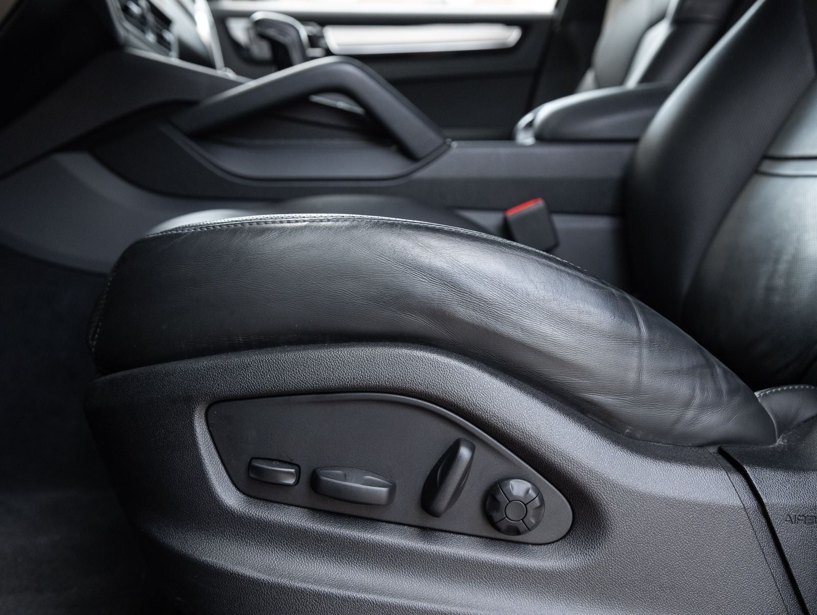 2022 Porsche Cayenne S Coupe Platinum Edition