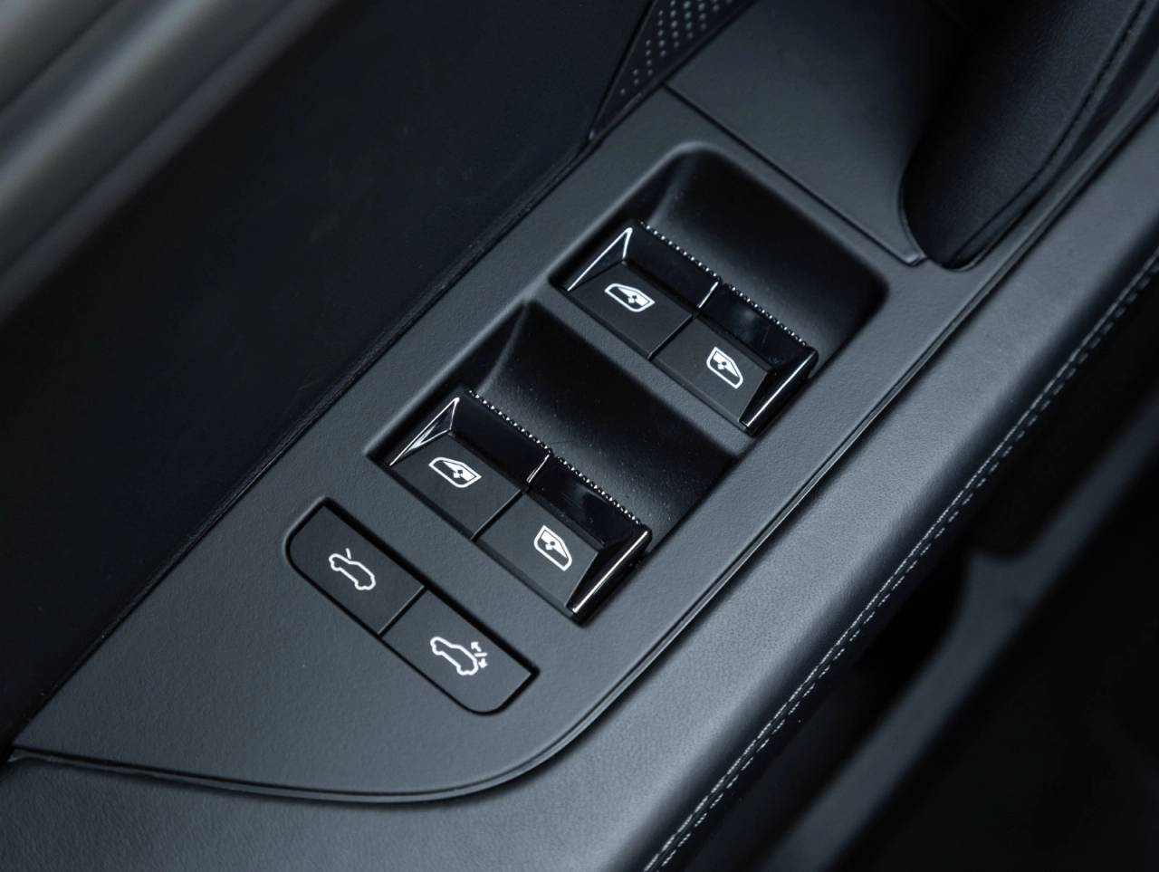 2026 Porsche Cayenne Cayenne S Coupe Electric
