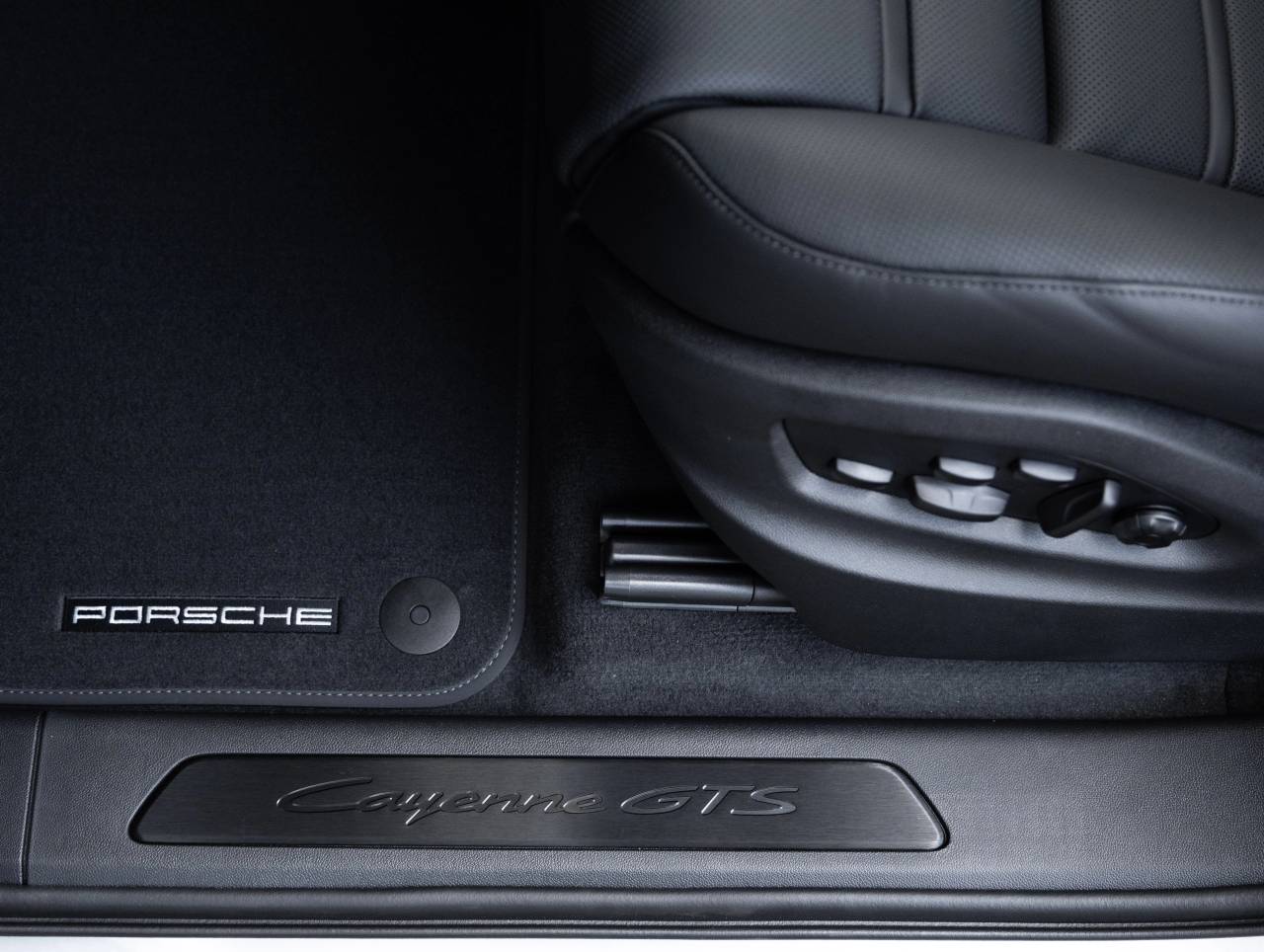 2026 Porsche Cayenne Cayenne GTS Coupe