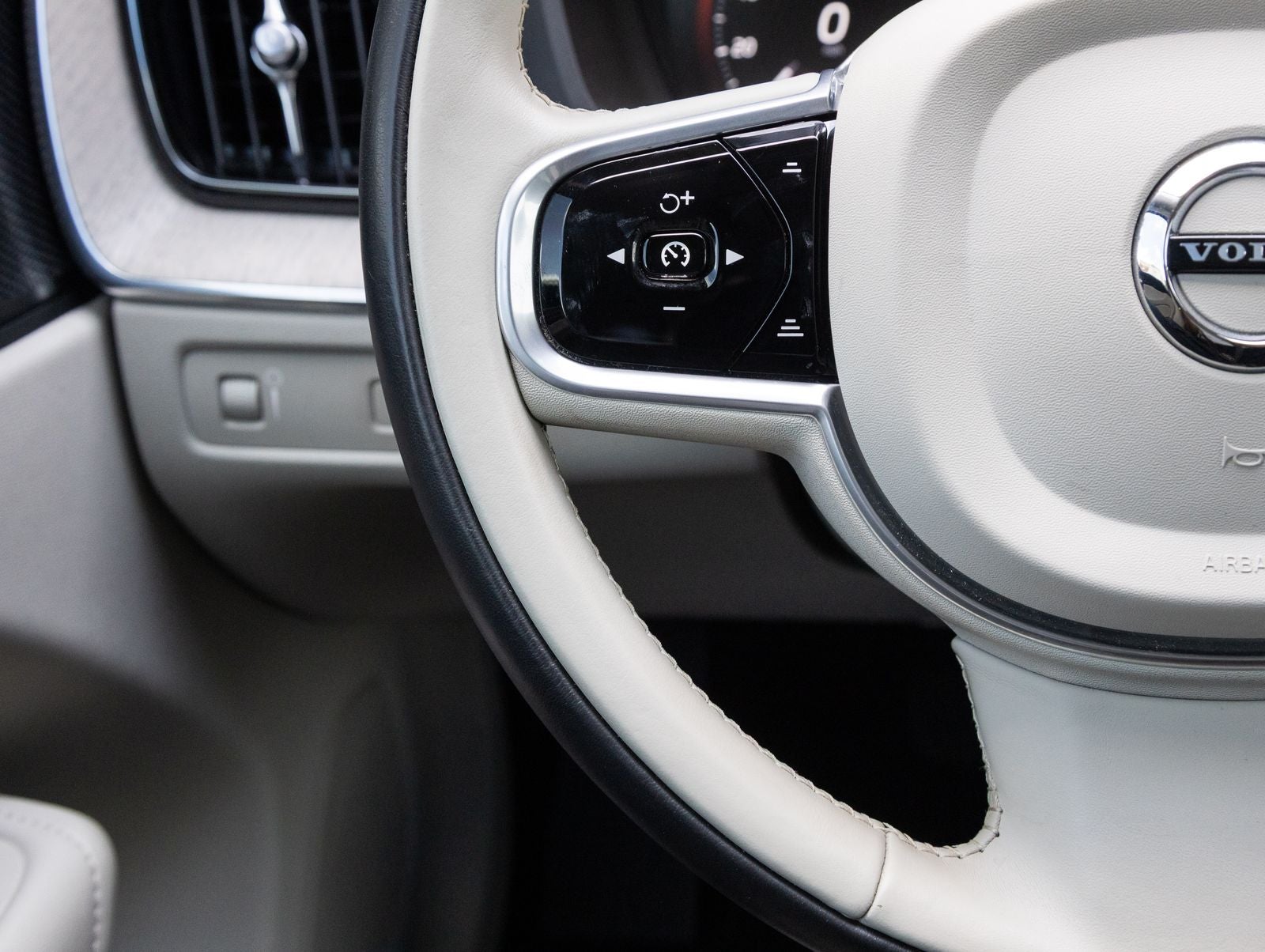 2020 Volvo XC60 Inscription