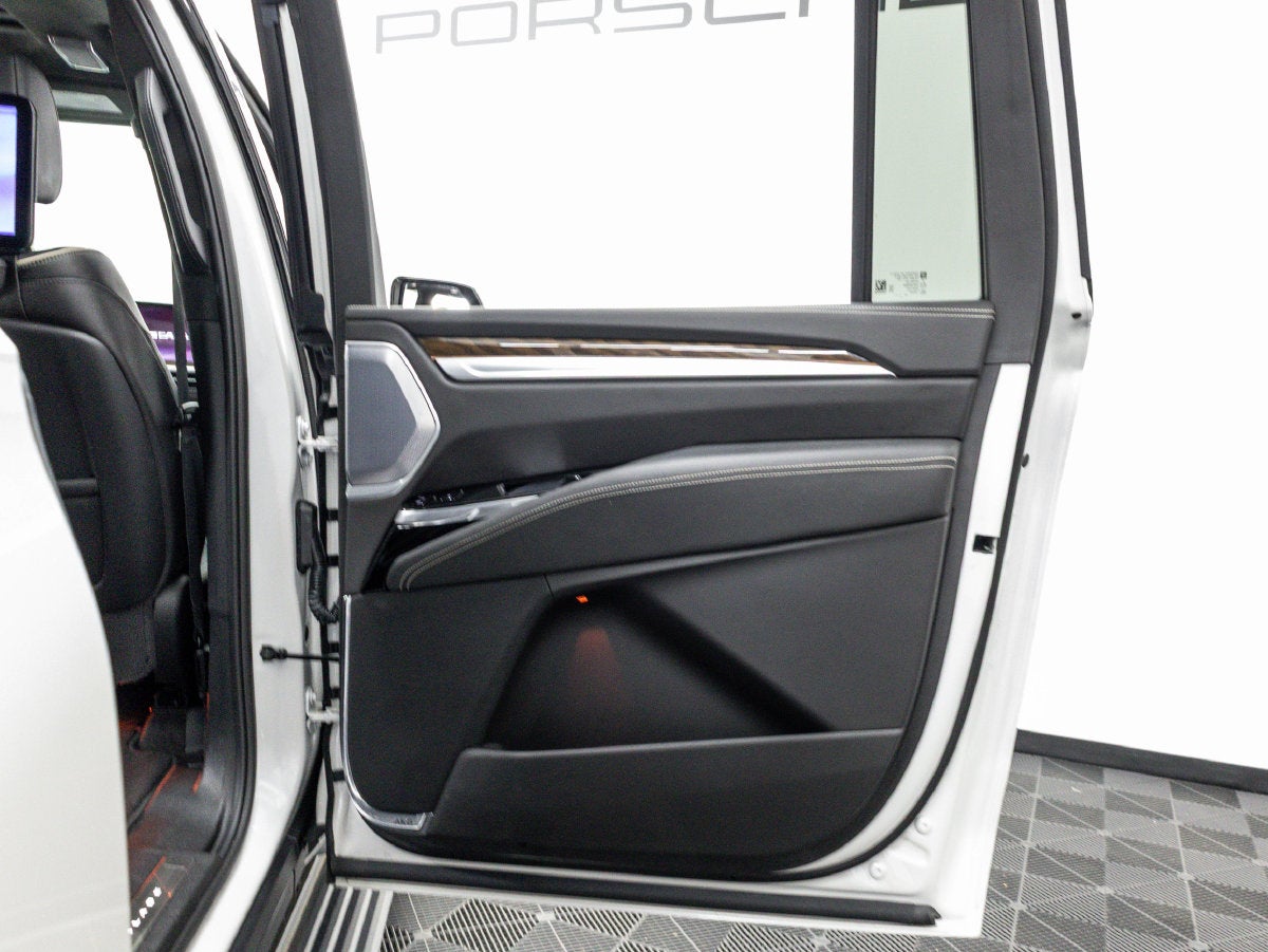 2025 Cadillac Escalade ESV Premium Luxury Platinum