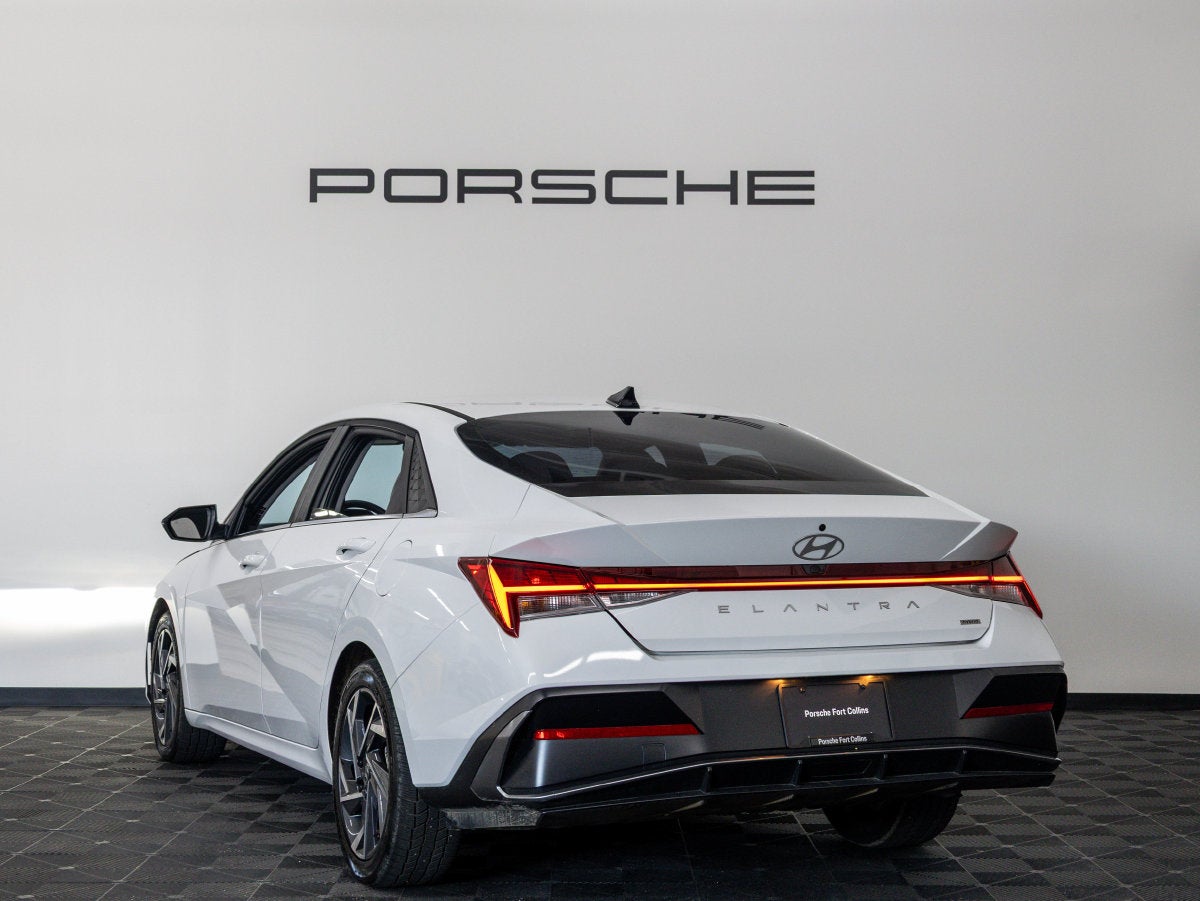 2025 Hyundai Elantra Hybrid Limited