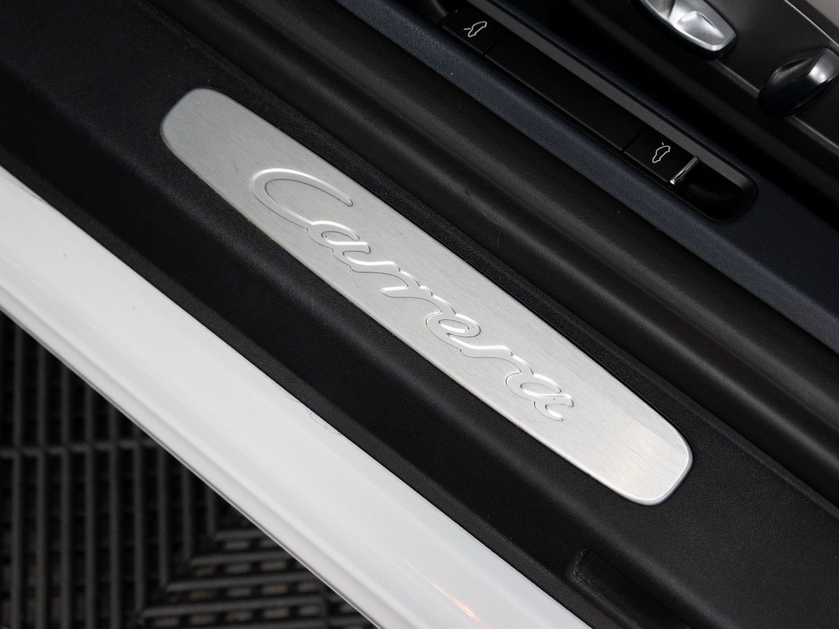 2018 Porsche 911 Carrera