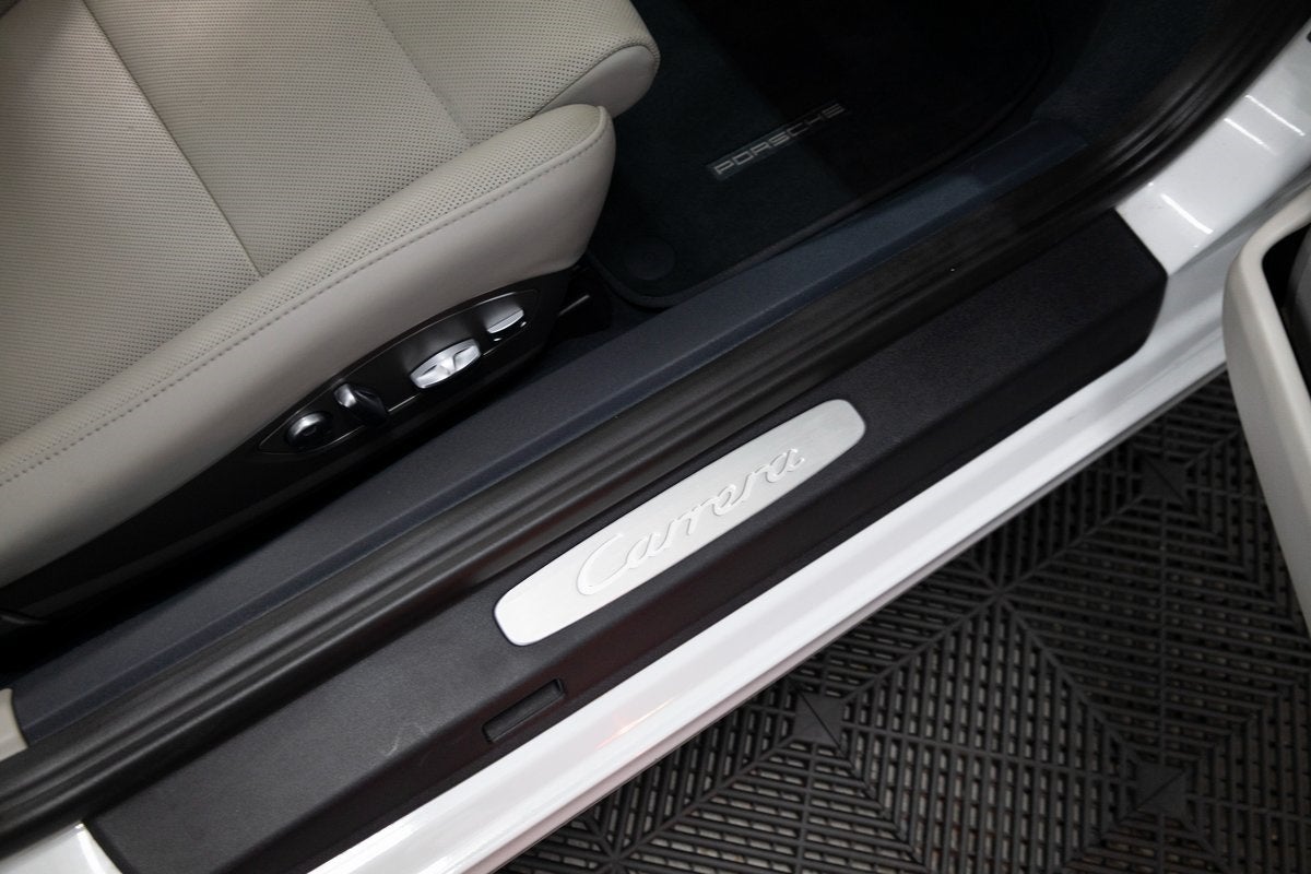 2018 Porsche 911 Carrera