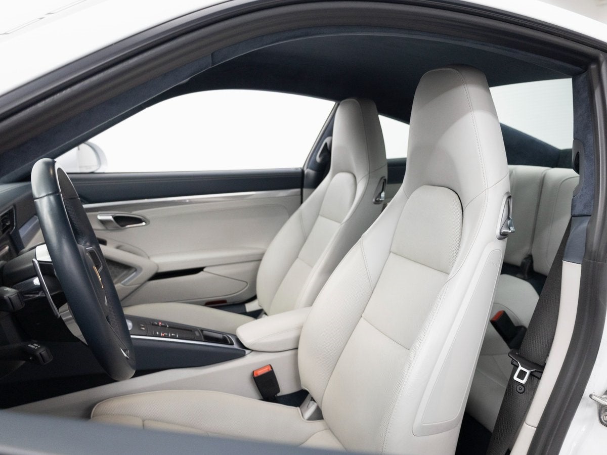 2018 Porsche 911 Carrera